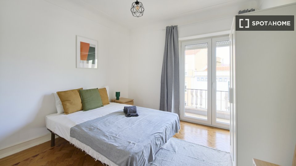 Double room Lisbon, 5 beds — photo 12
