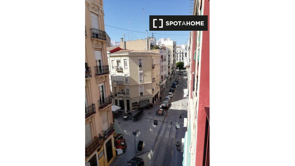 Double room Valencia, 3 beds, 90m² — photo 9
