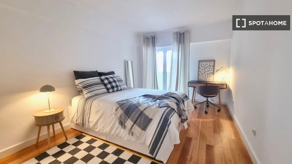 Double room Lisbon, 5 beds, 210m² — photo 13