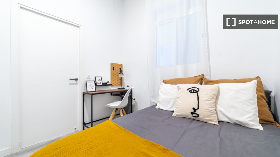 Double room Madrid, 9 beds, 108m² — photo 13