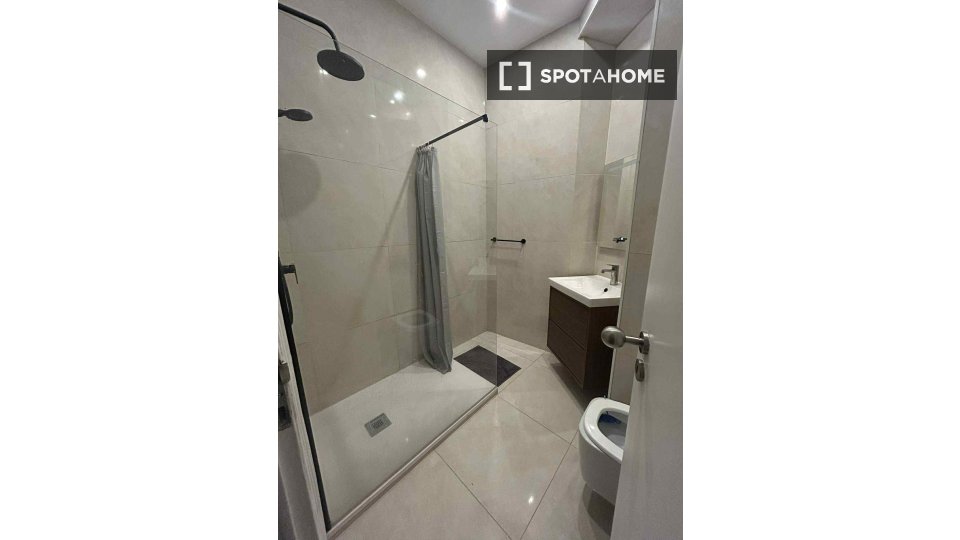 Double room Lisbon, 9 beds — photo 20