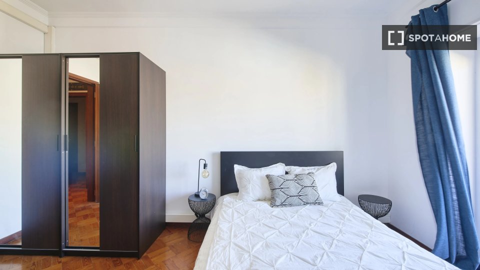 Double room Lisbon, 6 beds — photo 12