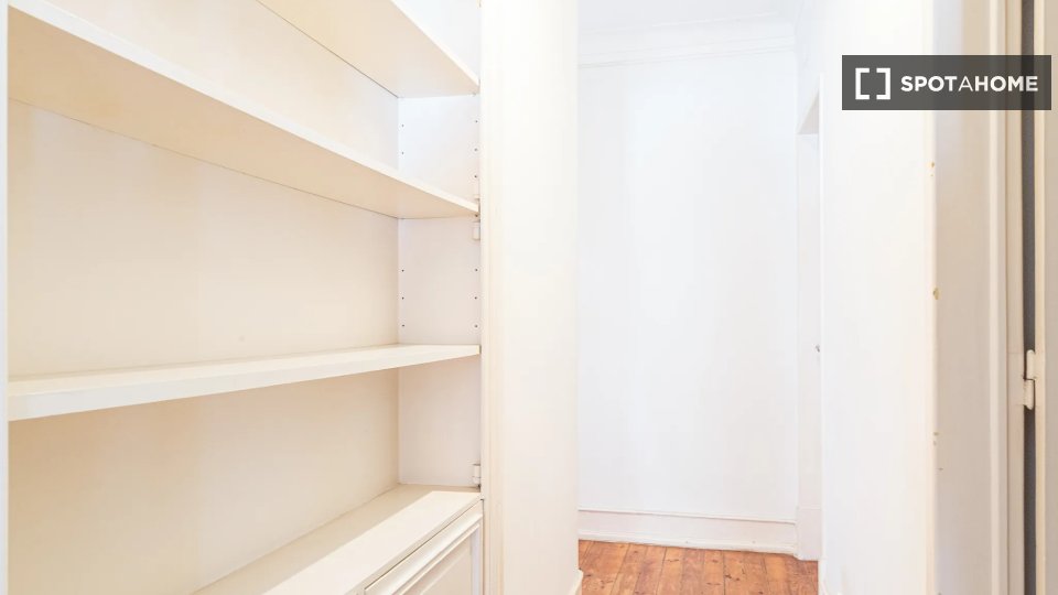 Double room Lisbon, 4 beds — photo 16