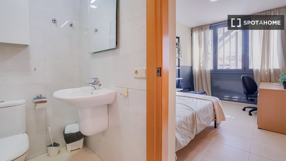 Double room Barcelona, 17 beds, 550m² — photo 18