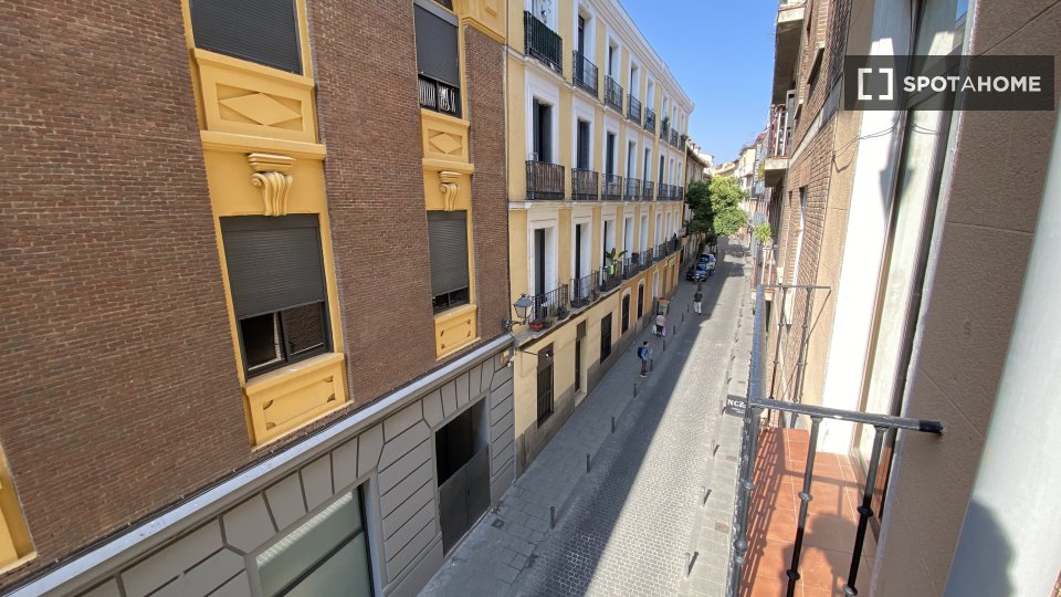 Double room Madrid, 3 beds — photo 18