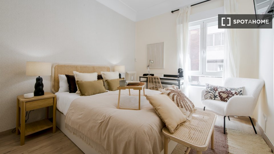 Double room Madrid, 7 beds, 200m² — photo 9