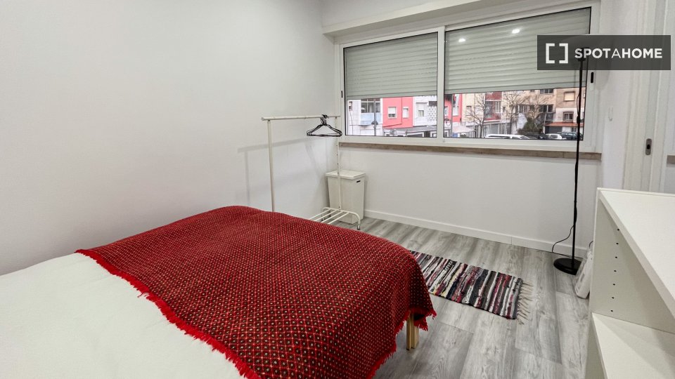Double room Lisbon, 3 beds, 70m² — photo 13