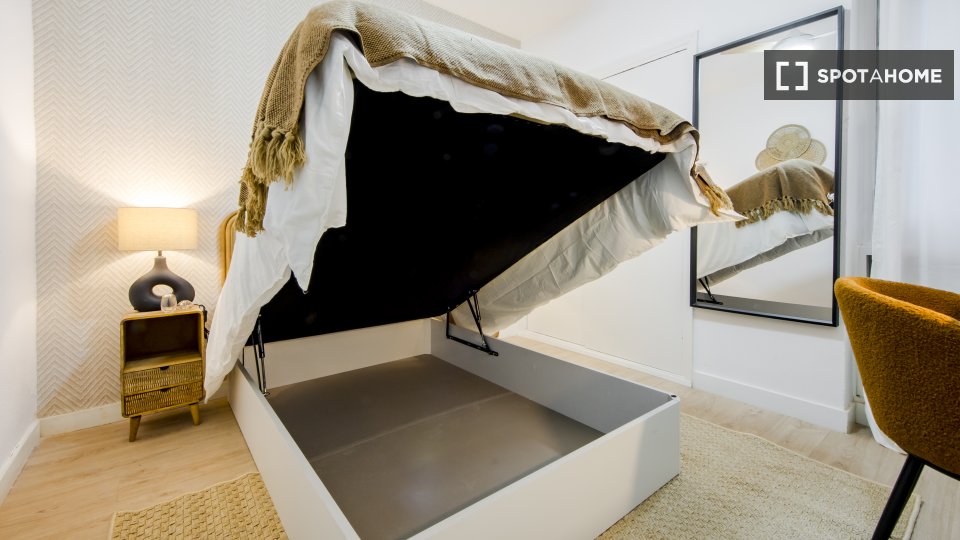 Double room Madrid, 6 beds, 110m² — photo 12