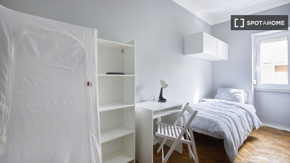 Double room Lisbon, 6 beds — photo 14