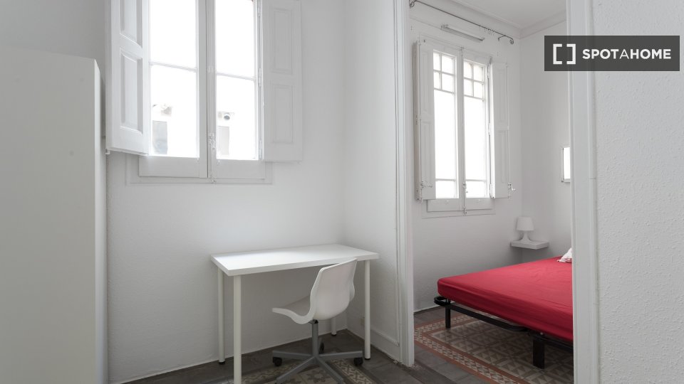 Double room Barcelona, 5 beds, 100m² — photo 1