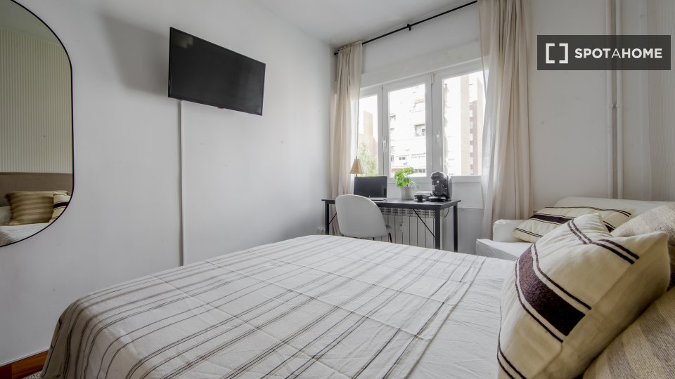 Double room Madrid, 6 beds, 125m² — photo 13
