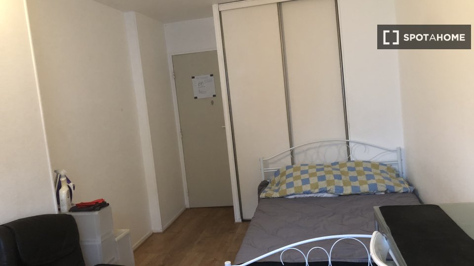 Double room Paris, 3 beds, 17m² — photo 12