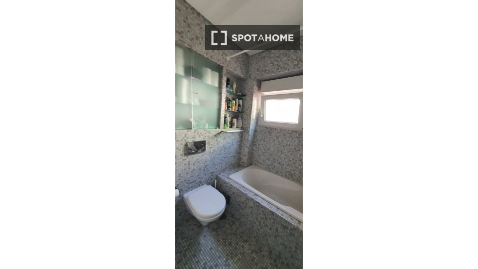 Double room Lisbon, 3 beds, 75m² — photo 18