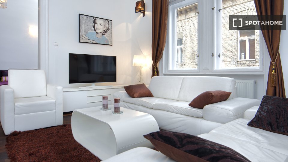 Apartment Budapest, 3 beds — photo 2
