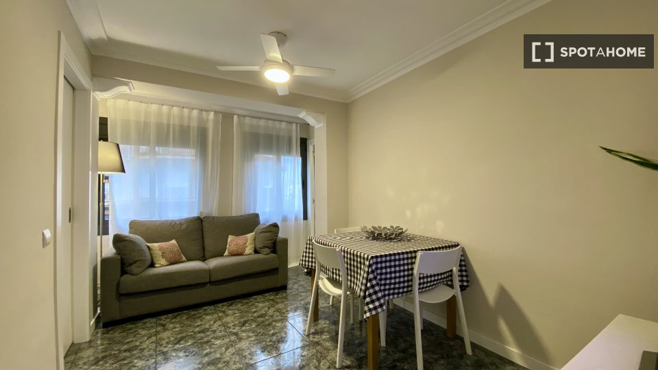 Apartment Barcelona, 3 beds, 62m² — photo 3
