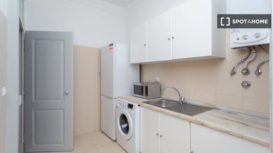 Double room Lisbon, 6 beds — photo 5