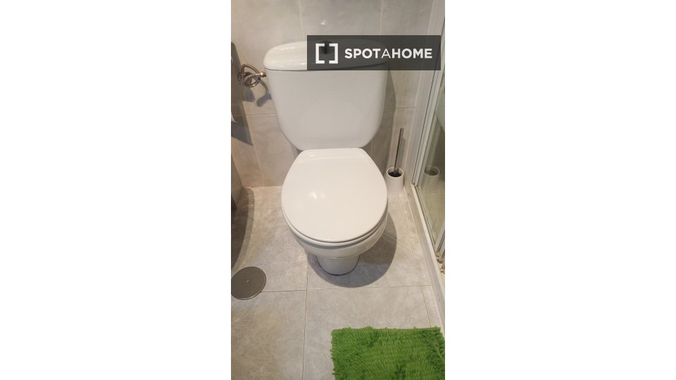 Double room Madrid, 3 beds, 70m² — photo 3