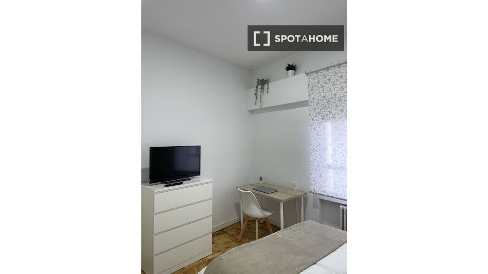 Double room Madrid, 4 beds, 100m² — photo 17