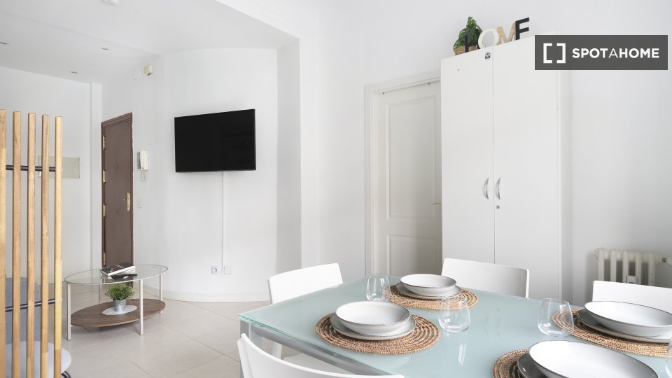 Double room Madrid, 5 beds — photo 1