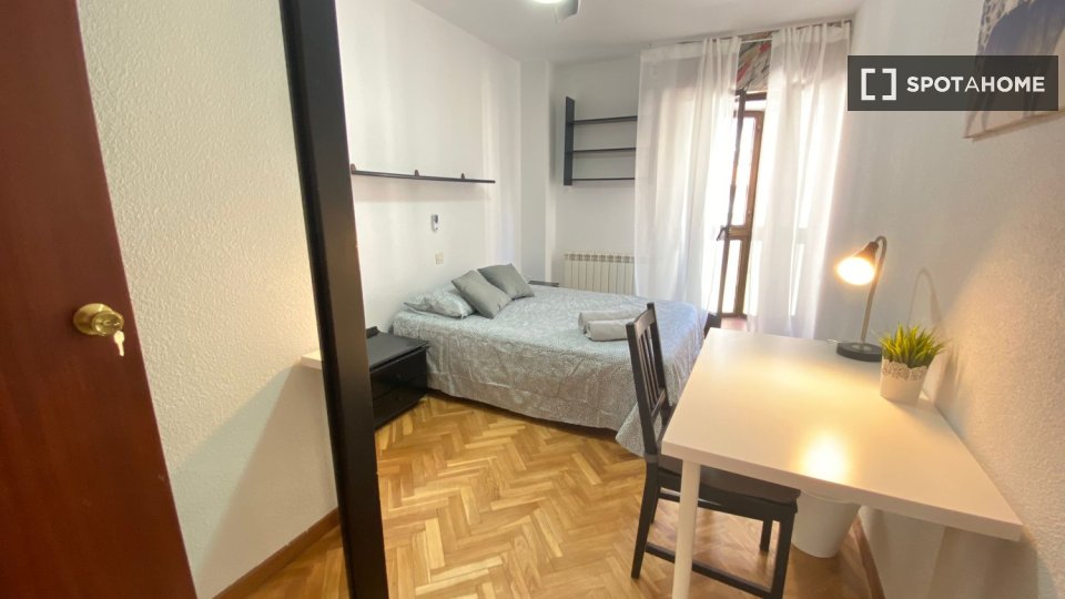Habitación doble Madrid, 5 habitaciones — foto 10