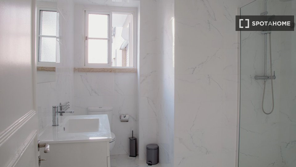 Double room Lisbon, 7 beds — photo 17