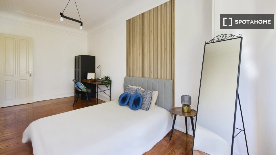 Double room Lisbon, 6 beds — photo 12