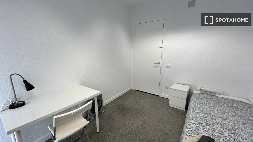Double room Barcelona, 13 beds, 290m² — photo 8