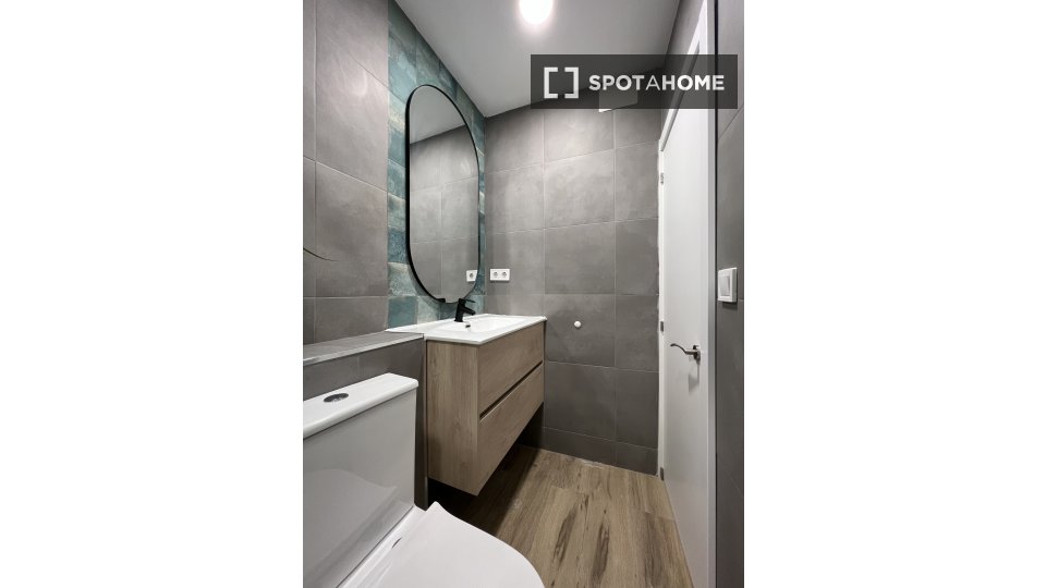 Double room Madrid, 3 beds — photo 13