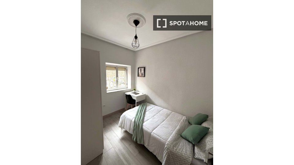 Habitación en la calle Trébol, Salamanca, de 80 m² con 4 dormitorios.