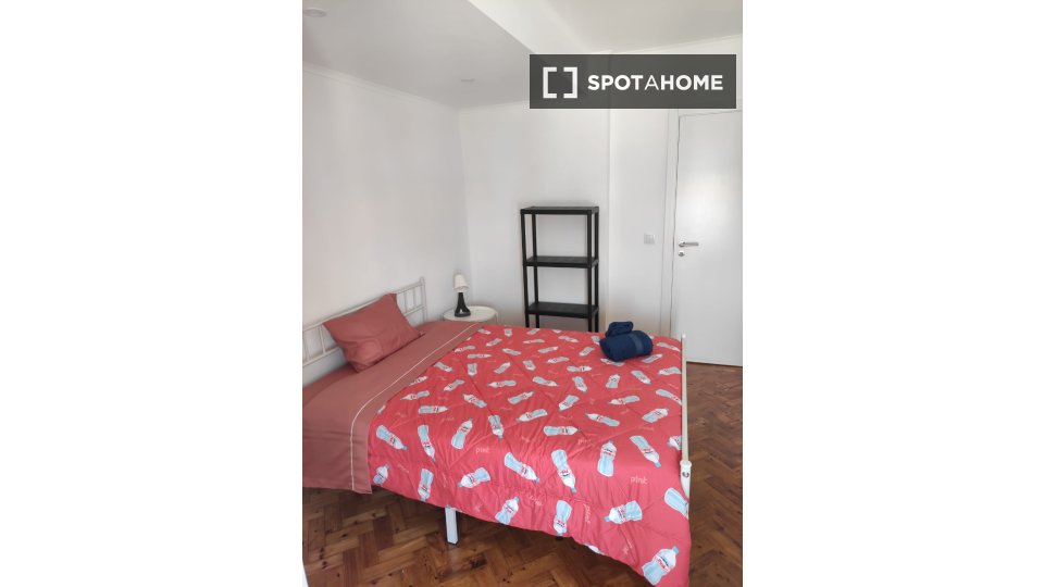 Double room Lisbon, 4 beds — photo 16