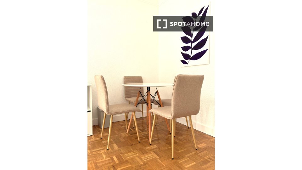 Double room Madrid, 8 beds, 160m² — photo 20