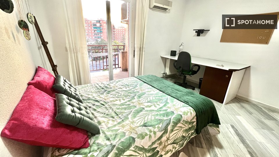 Double room Granada, 3 beds, 110m² — photo 24