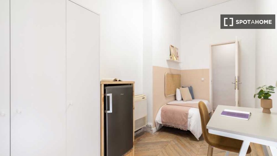 Double room Madrid, 12 beds — photo 17
