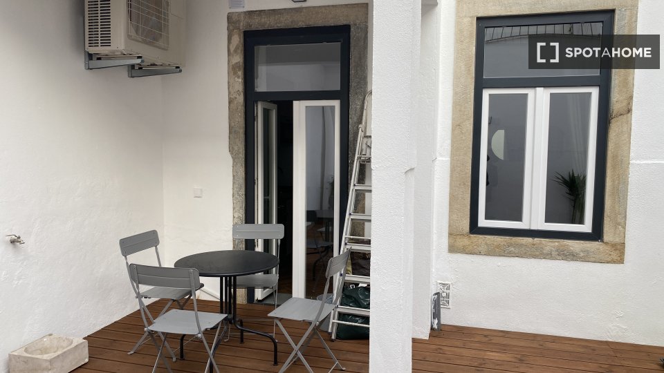 Apartment Lisbon, 2 beds, 70m² — photo 10