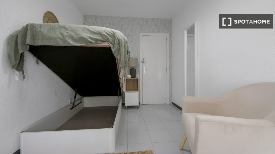 Double room Madrid, 5 beds — photo 25