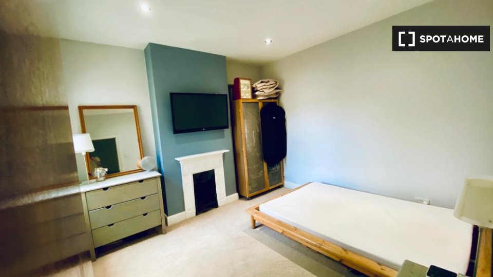 Double room London, 3 beds, 93m² — photo 1