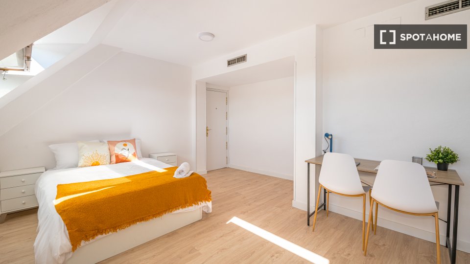 Double room Madrid, 17 beds — photo 8