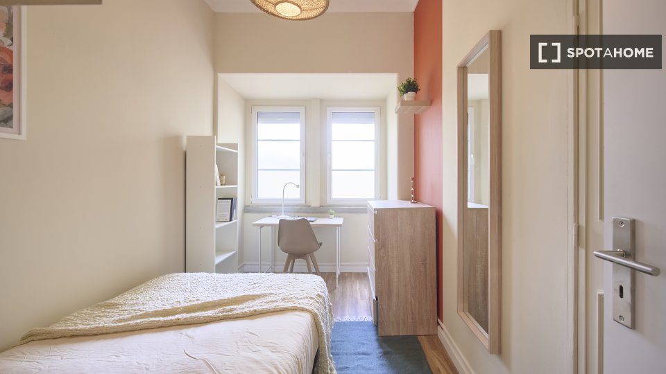 Double room Lisbon, 7 beds — photo 19