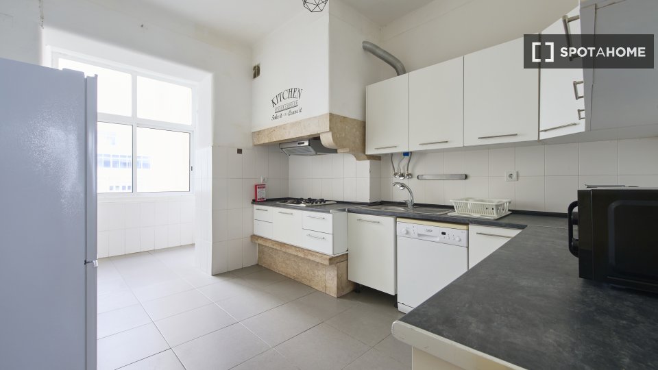 Double room Lisbon, 5 beds — photo 8