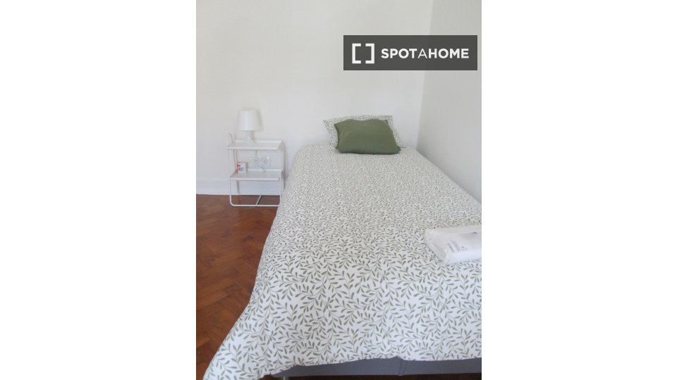 Double room Lisbon, 5 beds, 130m² — photo 14