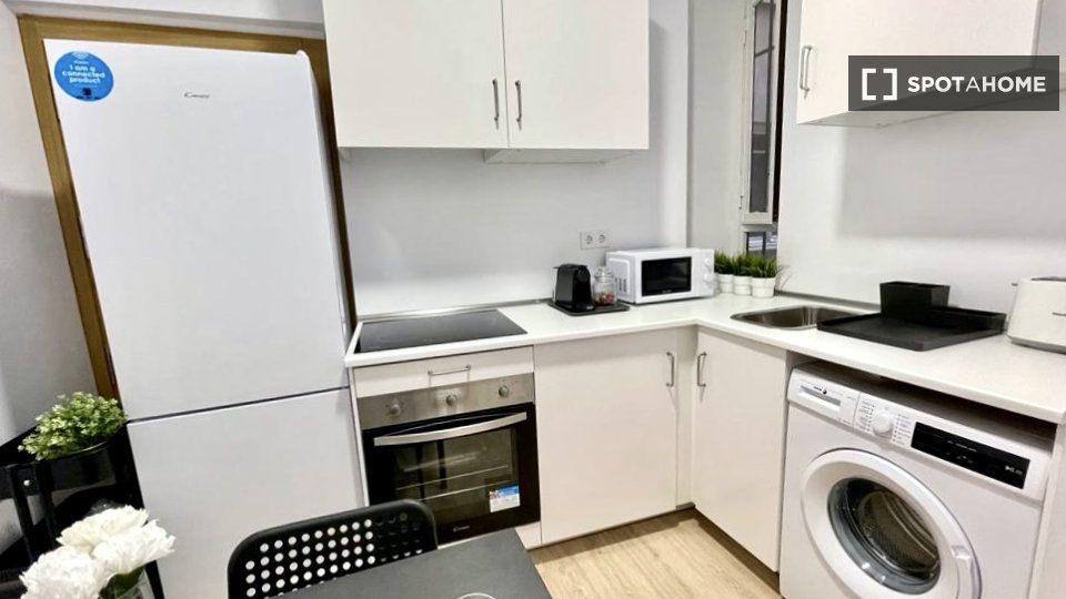 Double room Madrid, 7 beds — photo 28