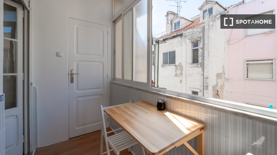 Apartment Lisbon, 2 beds, 97m² — photo 18