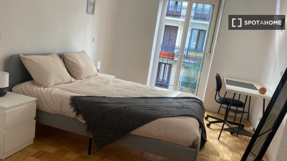 Double room Madrid, 5 beds — photo 15