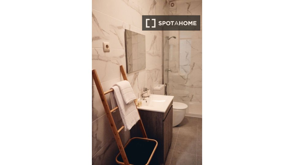 Double room Porto, 1 bed, 175m² — photo 7
