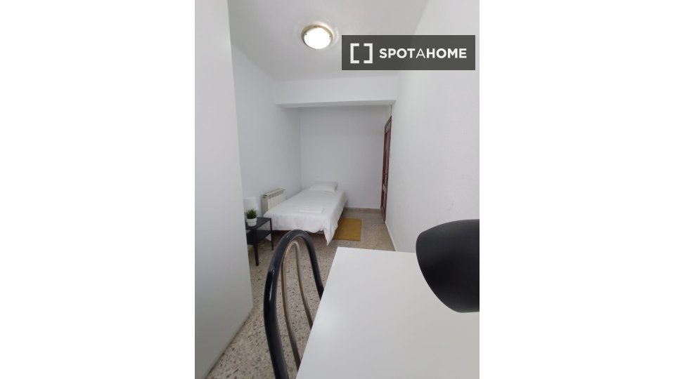 Double room Madrid, 5 beds — photo 11
