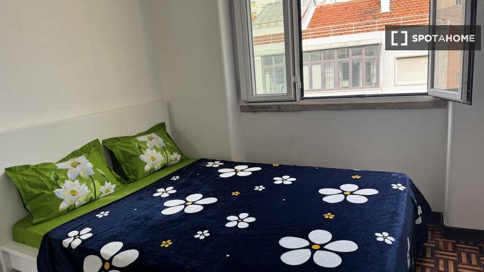 Double room Lisbon, 4 beds, 112m² — photo 11