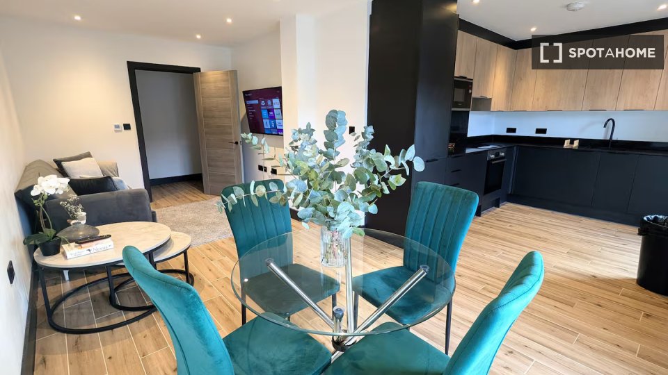 Apartment London, 2 beds, 74m² — photo 18