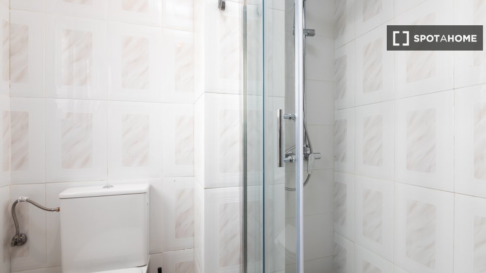 Double room Valencia, 1 bed, 100m² — photo 4