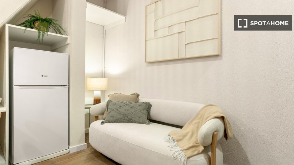Double room Lisbon, 1 bed — photo 16