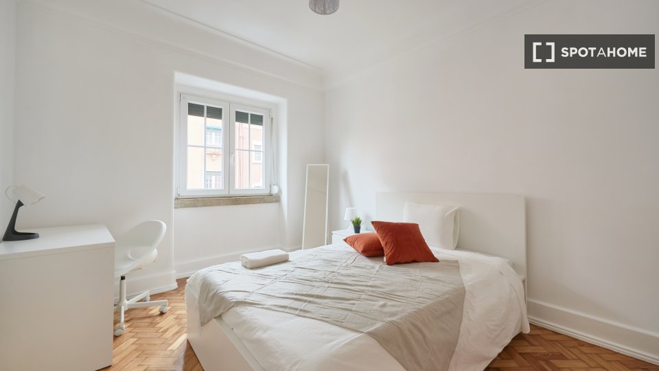 Double room Lisbon, 6 beds — photo 13